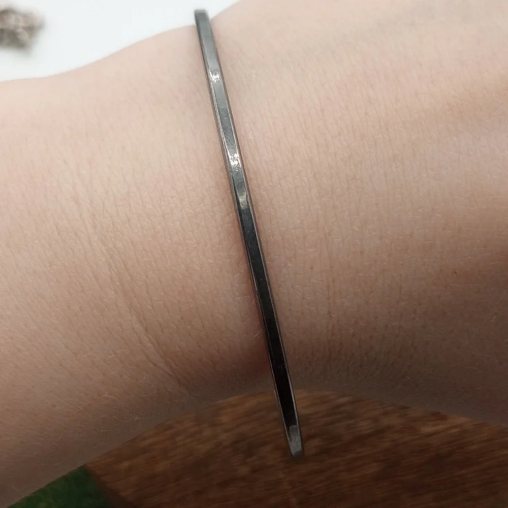 Metallic Black Bangle Bracelet B1001